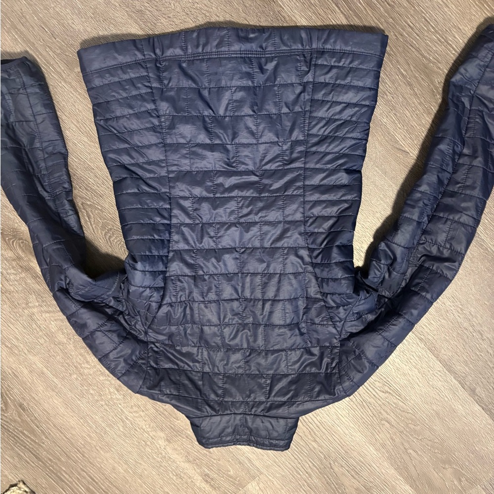 Patagonia Women's Quilted Puffer Jacket - Navy Blue - Picture 4 of 9
